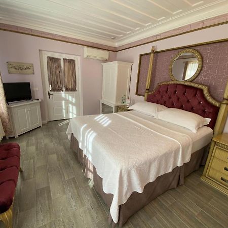 Lola 38 Hotel Foça Eksteriør billede