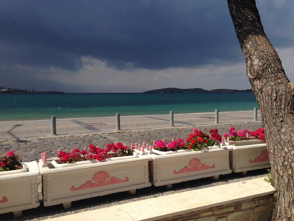 Lola 38 Hotel Foça Eksteriør billede