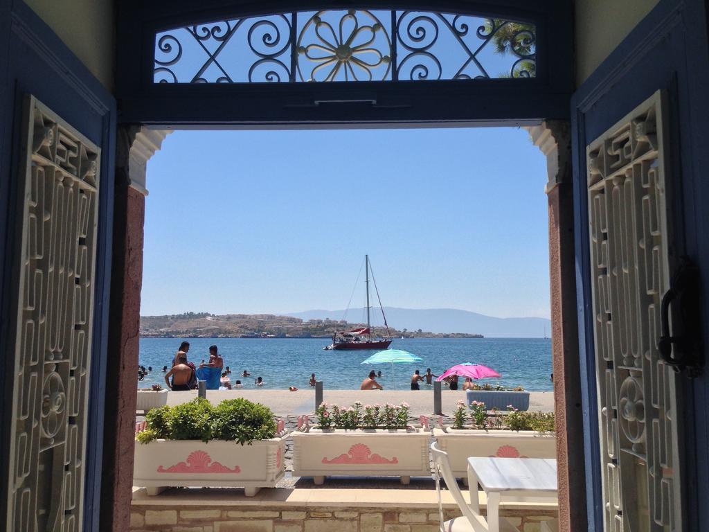 Lola 38 Hotel Foça Eksteriør billede