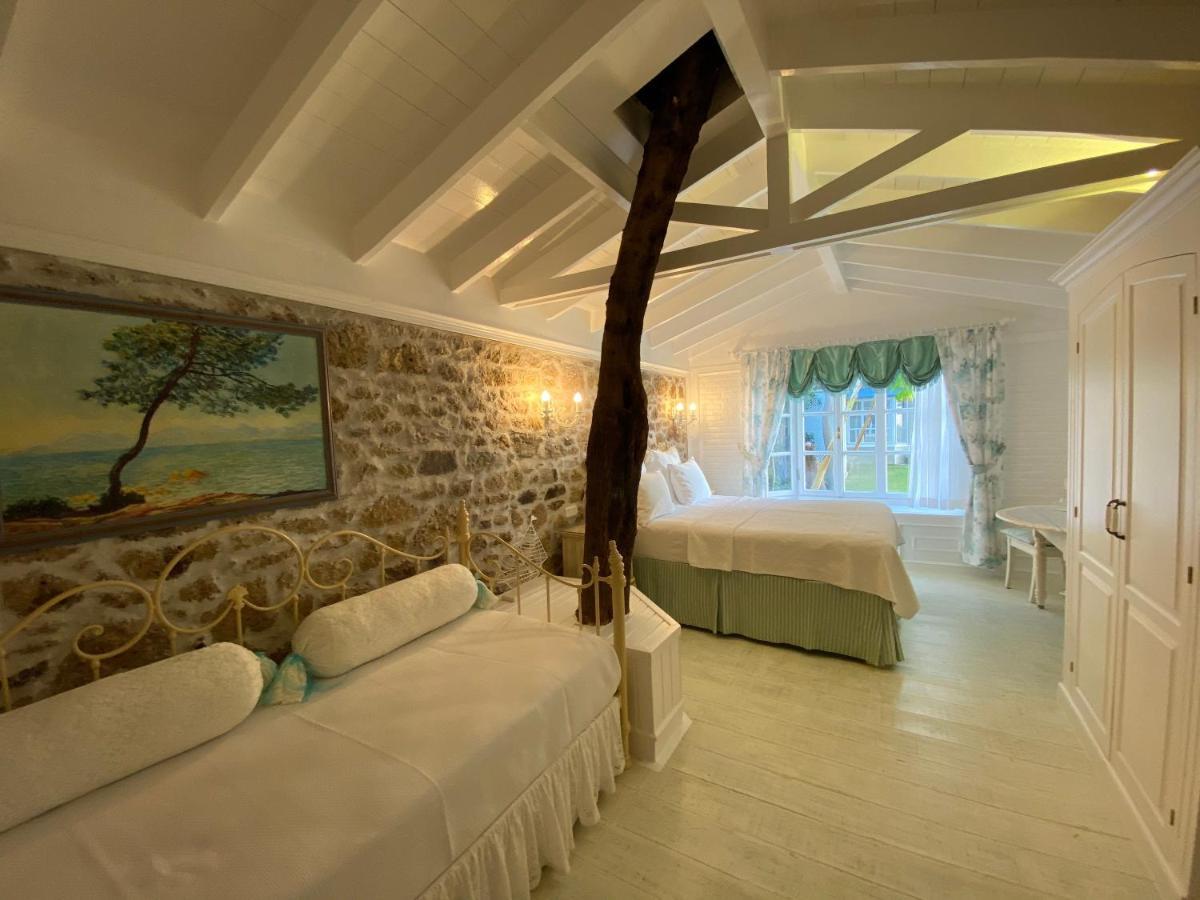 Lola 38 Hotel Foça Eksteriør billede