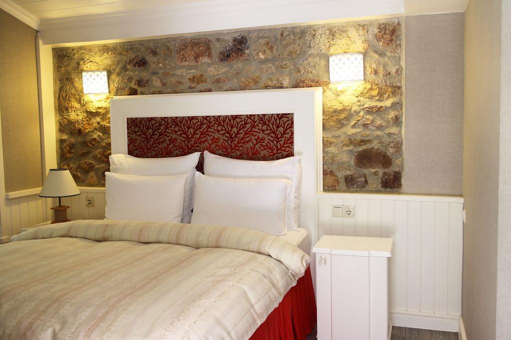 Lola 38 Hotel Foça Eksteriør billede