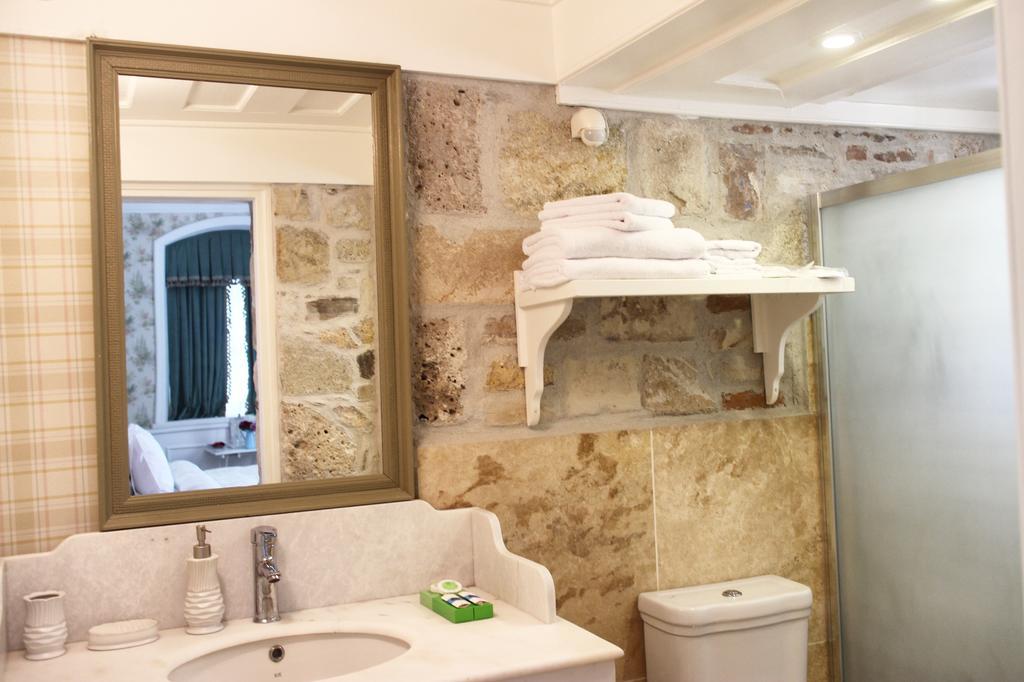 Lola 38 Hotel Foça Eksteriør billede