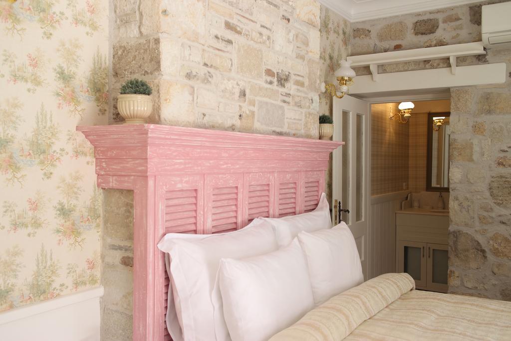 Lola 38 Hotel Foça Eksteriør billede