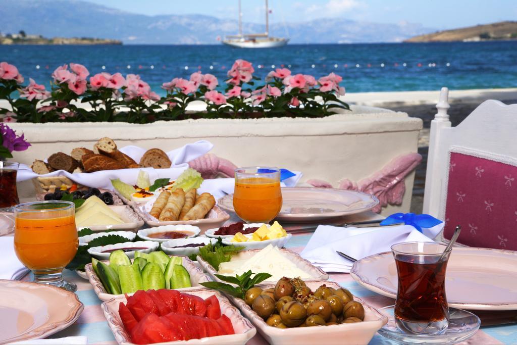 Lola 38 Hotel Foça Eksteriør billede