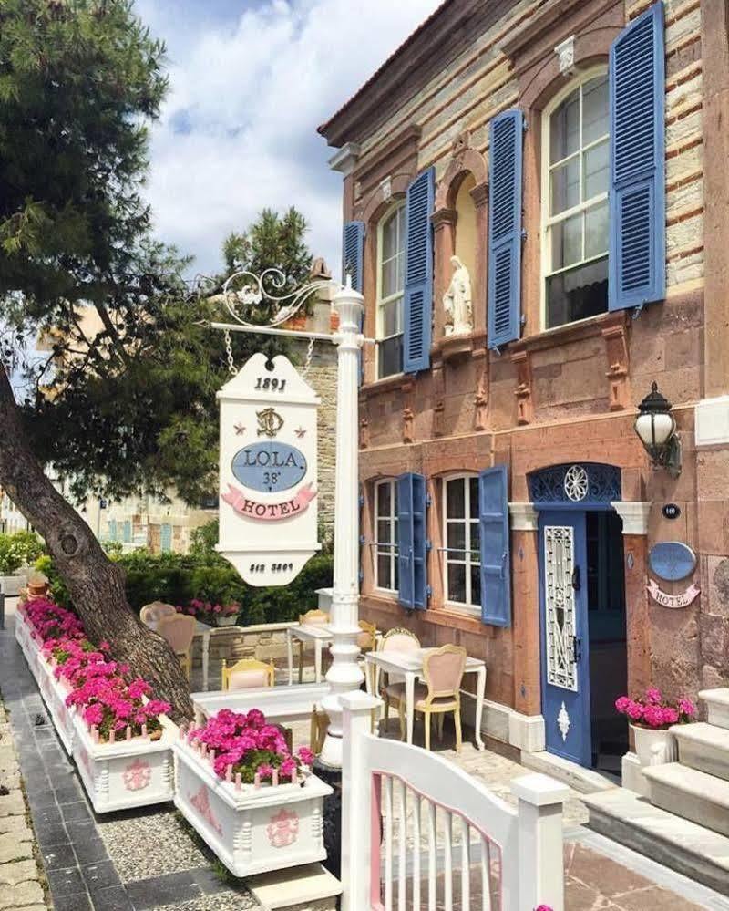 Lola 38 Hotel Foça Eksteriør billede