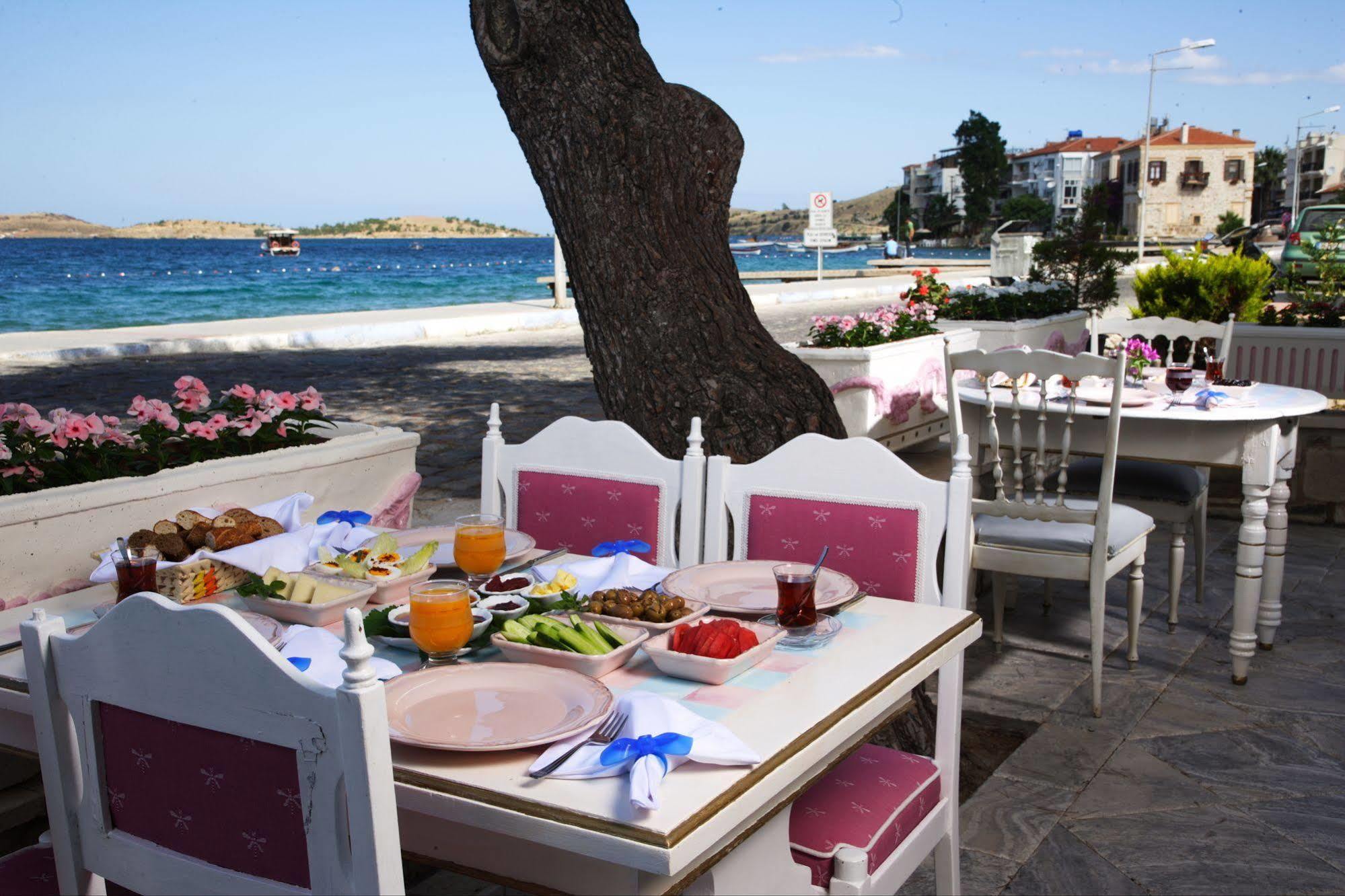 Lola 38 Hotel Foça Eksteriør billede