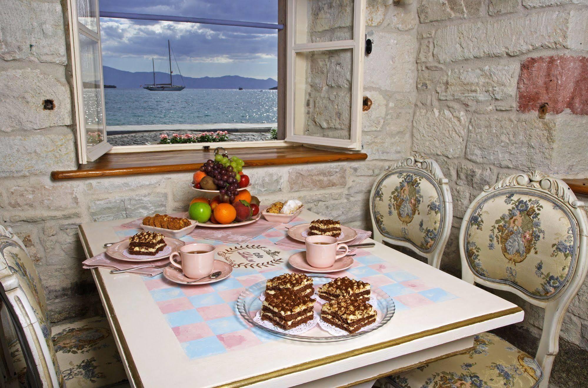 Lola 38 Hotel Foça Eksteriør billede