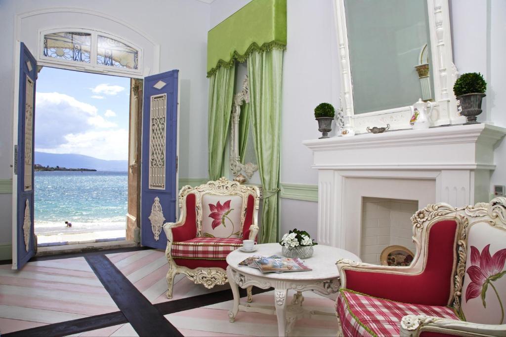 Lola 38 Hotel Foça Eksteriør billede